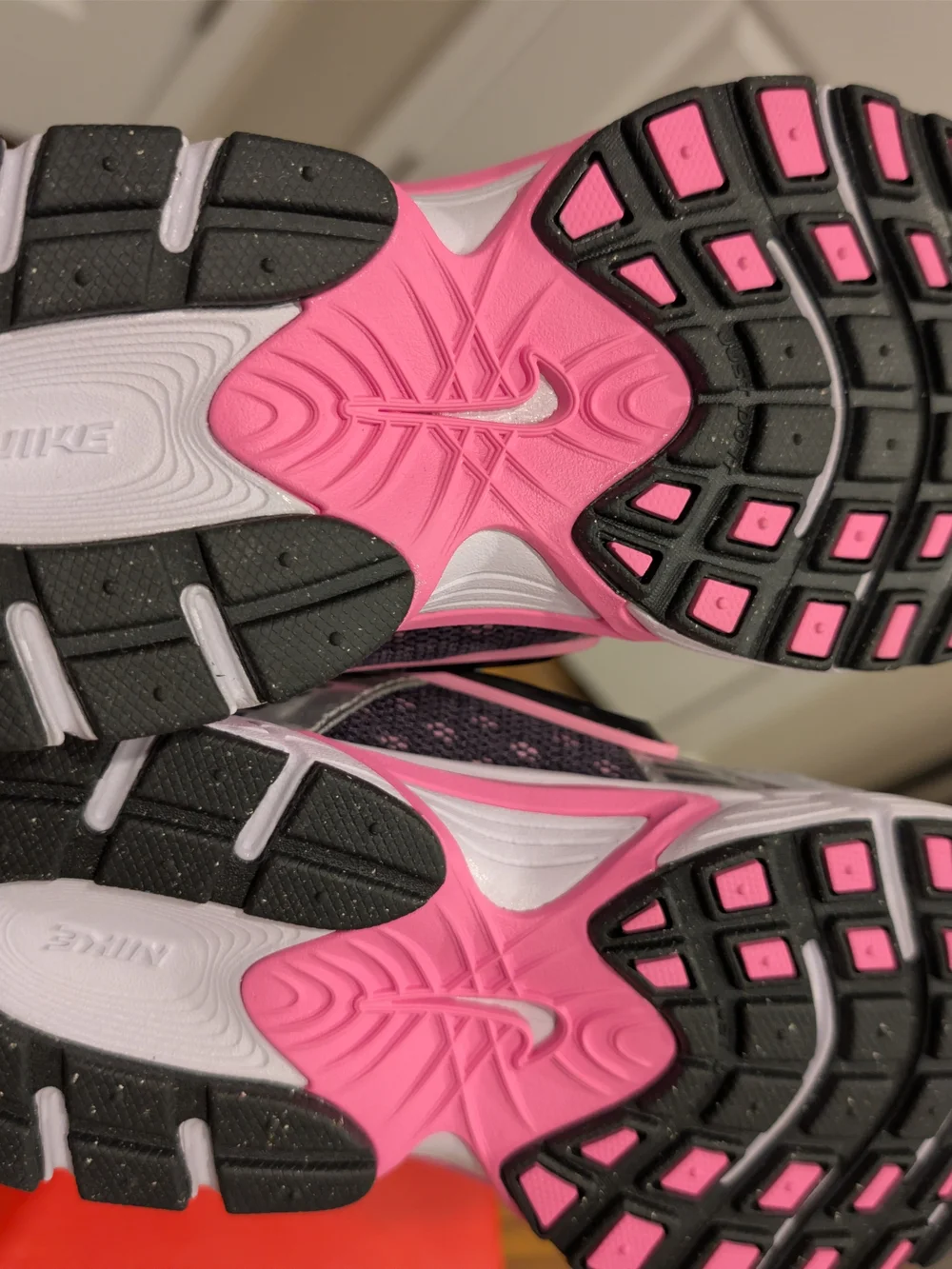 Nike V5 RNR Pink & Silver Running Shoes